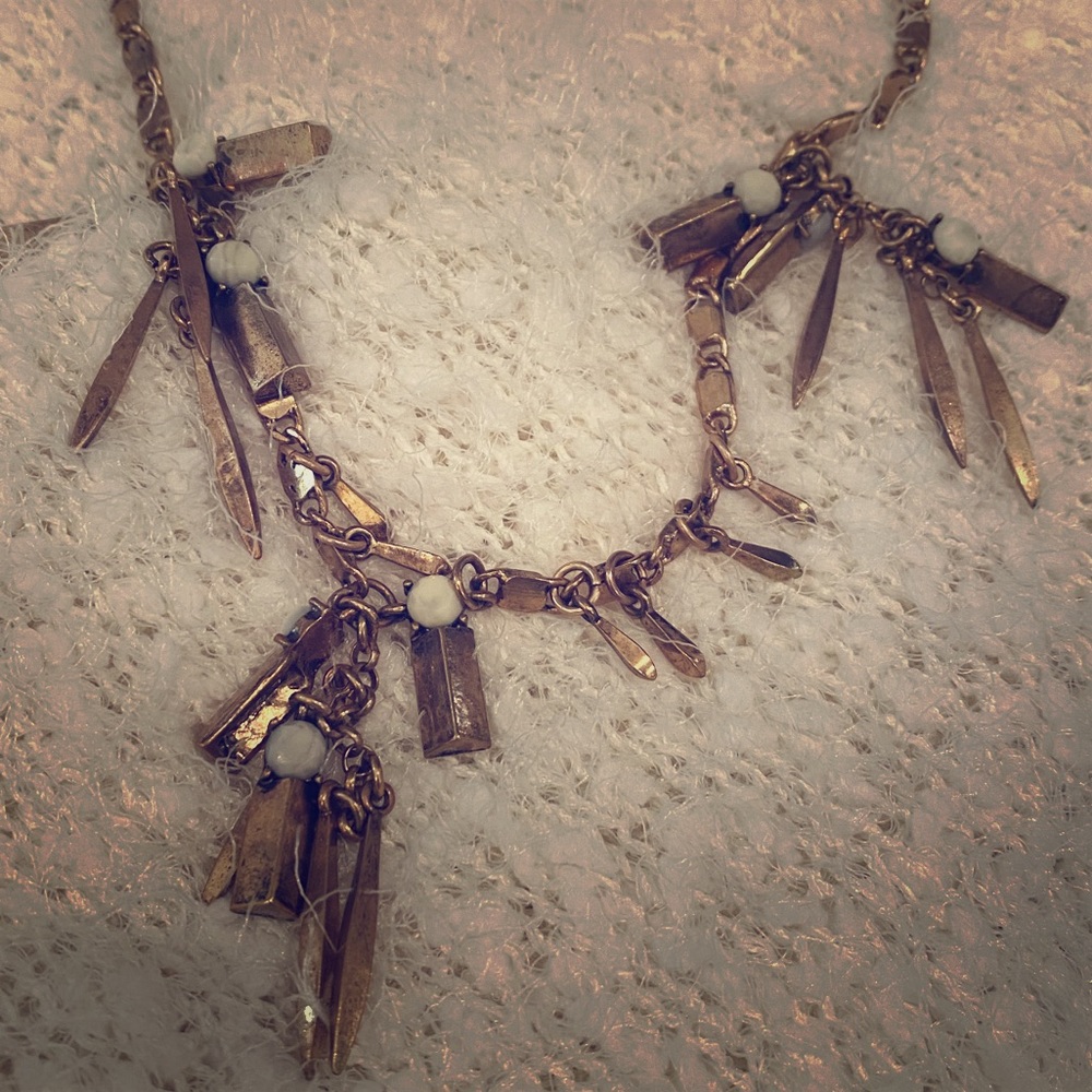 ⚪️ 2/$10! Long gold/white statement necklace